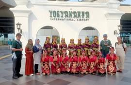 Seniman Karangrejek Pentas di Bandara YIA